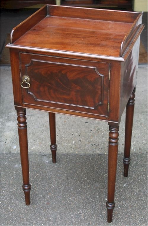 George1v Mahogany Single Door Bedside Pot Cupboard.
