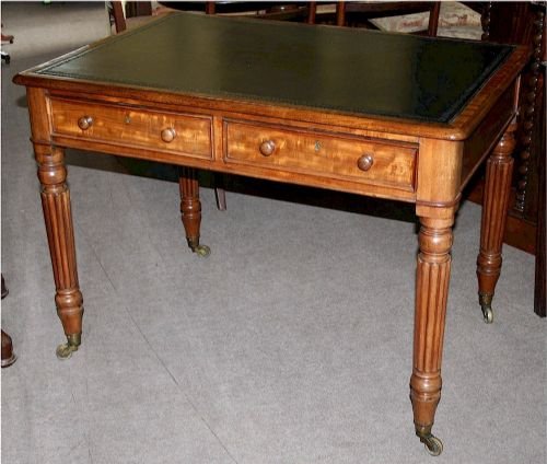 Fine Quality William 1v Mahogany 2 Drawer Writing Table on Reeded Legs.