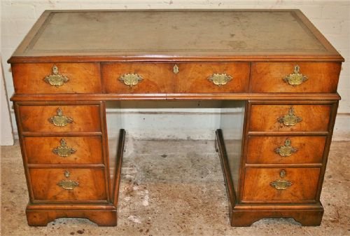 Early 20c Figured Walnut 9 Drawer 3 Part Kneehole Desk.