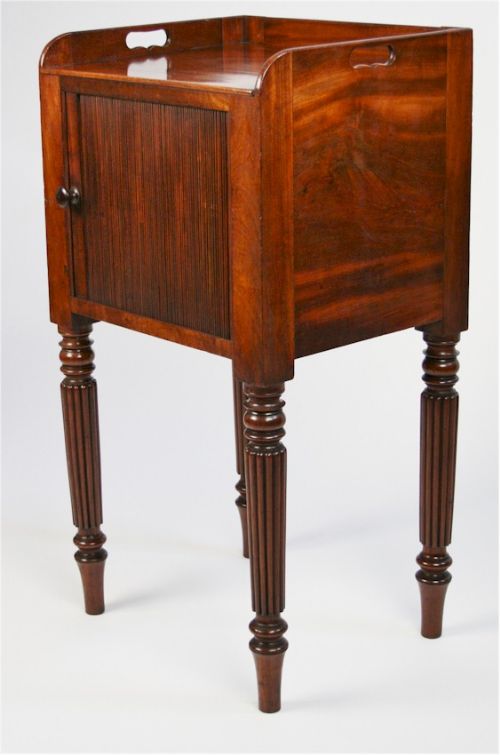 George 1v Mahogany Tray Top Bedside Cupboard.