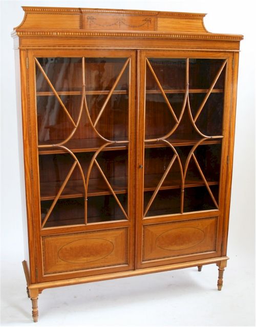 Fine Quality Edwardian Satinwood Inlaid Display Cabinet by Maple & Co.