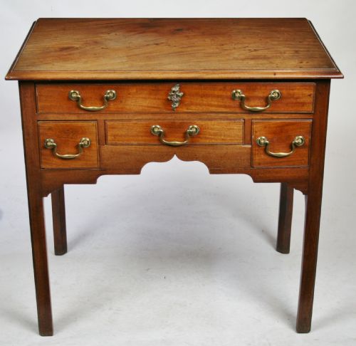 George 111 Mahogany 4 Drawer Lowboy.