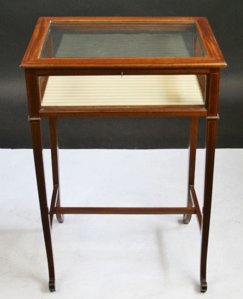 Edwardian Inlaid Mahogany Bijouterie Table.