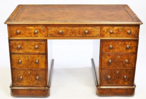 Good Quality Victorian Figured Walnut 3 Part 9 Drawer Kneehole Desk
