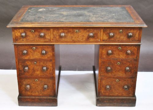 Good Quality Victorian Figured Walnut Small 3 Part 9 Drawer Kneehole Desk