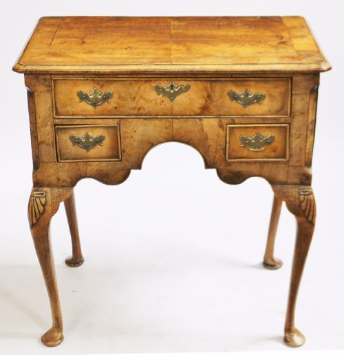 Fine Early 20thc Copy of a George 11 Figured Walnut 4 Drawer Lowboy