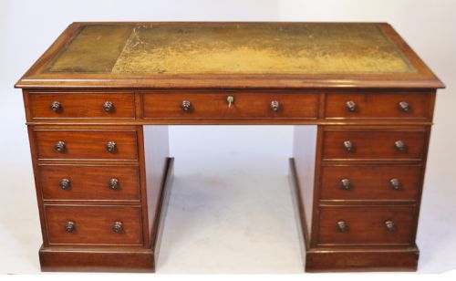 Fine Quality Early Victorian Mahogany 3 Part 4'6" Kneehole Desk.