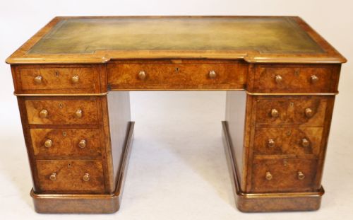 Good Quality Victorian Figured Walnut 3 Part 9 Drawer Kneehole Desk