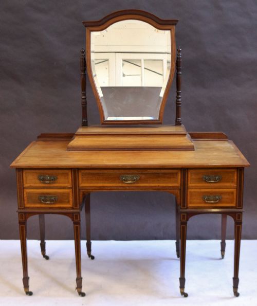 A Fine Quality Mahogany Satinwood Banded Edwardian Dressing Table