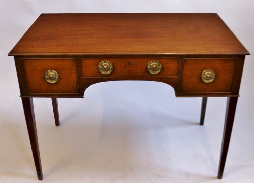 Early 19c Mahogany 3 Drawer Kneehole Side Table