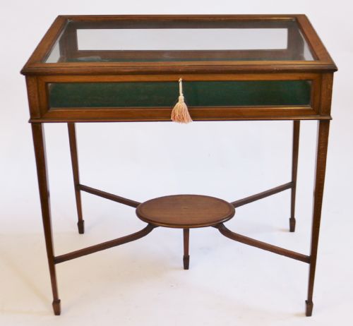 Edwardian Mahogany Line Inlaid Bijouterie Table