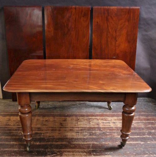Early Victorian Mahogany Extending Dining Table Having 3 Extra Leaves
