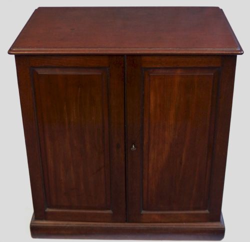 George 111 Mahogany 2 Door Dwarf Cupboard
