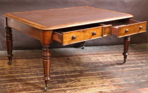 EARLY VICTORIAN FIGURED WALNUT 4 DRAWER PARTNERS WRITING TABLE - ADDITIONAL PHOTO 3
