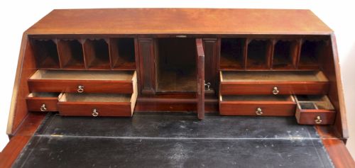 A FINE GEORGE 111 MAHOGANY 5 DRAWER BUREAU - ADDITIONAL PHOTO 7