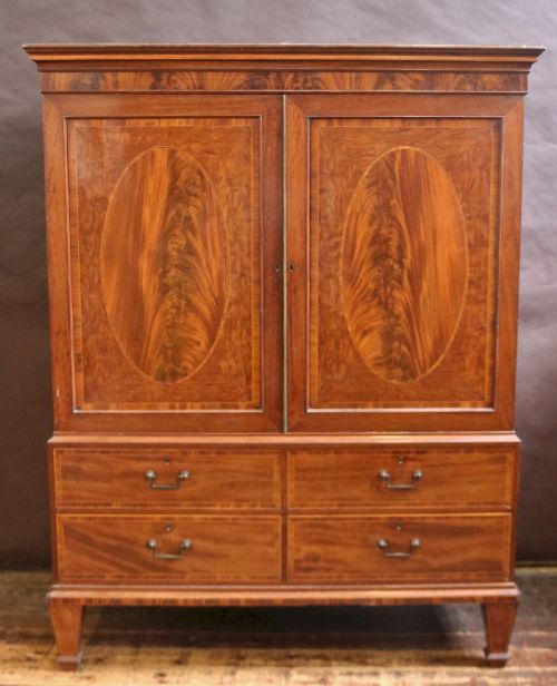 George 111 Fine Quality Mahogany Inlaid Linen Press