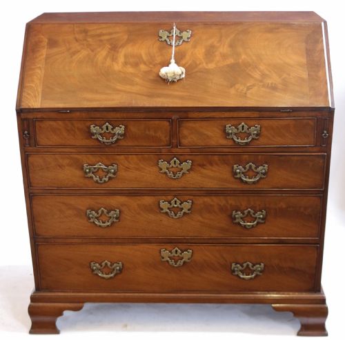 A FINE GEORGE 111 MAHOGANY 5 DRAWER BUREAU