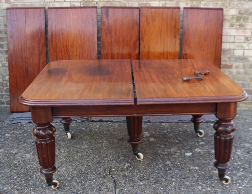 Victorian Mahogany Extending Dining Table with 6 Extra Leaves