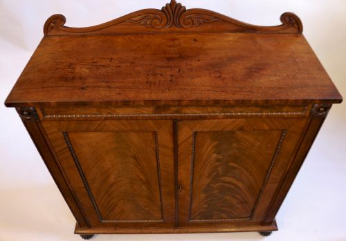 WILLIAM 1V FLARED MAHOGANY 2 DOOR SIDE CUPBOARD - ADDITIONAL PHOTO 4