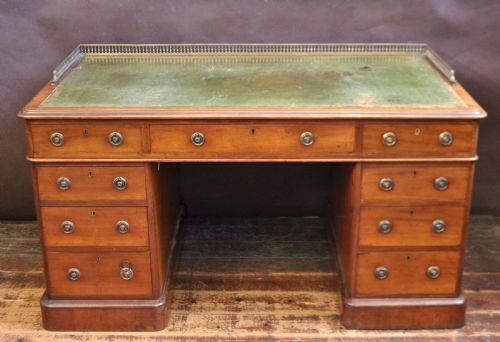 Fine Quality Early Victorian 3 Part 4'6" Kneehole Desk