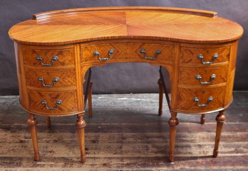Fine Quality Edwardian Satinwood 9 Drawer Kidney Shaped Desk