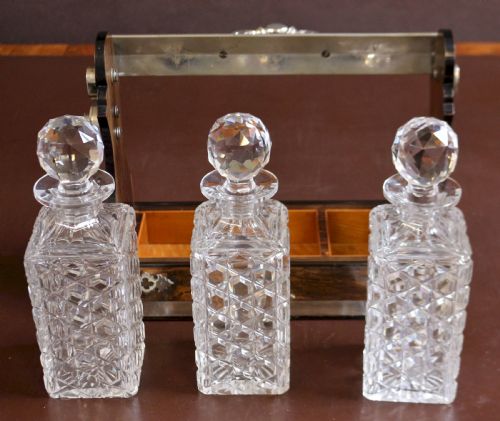LATE 19C 3 BOTTLE COROMANDEL SILVER PLATED DECANTER BY THE GOLDSMITH CO - ADDITIONAL PHOTO 7