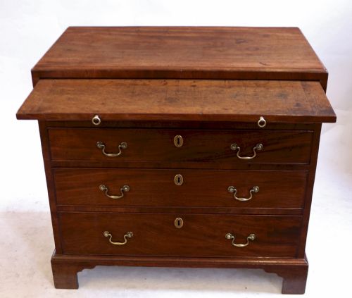 GEORGE 111 FIGURED MAHOGANY SLIDE CHEST OF 4 LONG DRAWERS - ADDITIONAL PHOTO 2