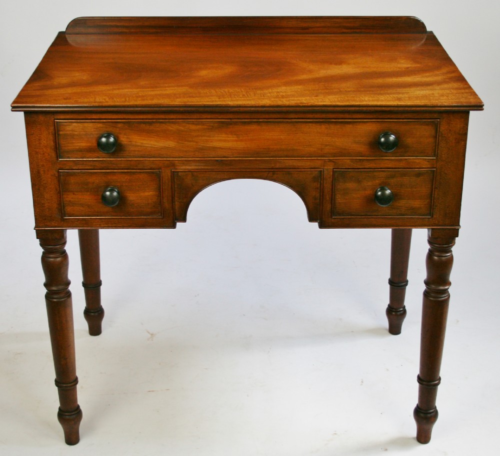 George 1V Mahogany 3 Drawer Kneehole Side Table.
