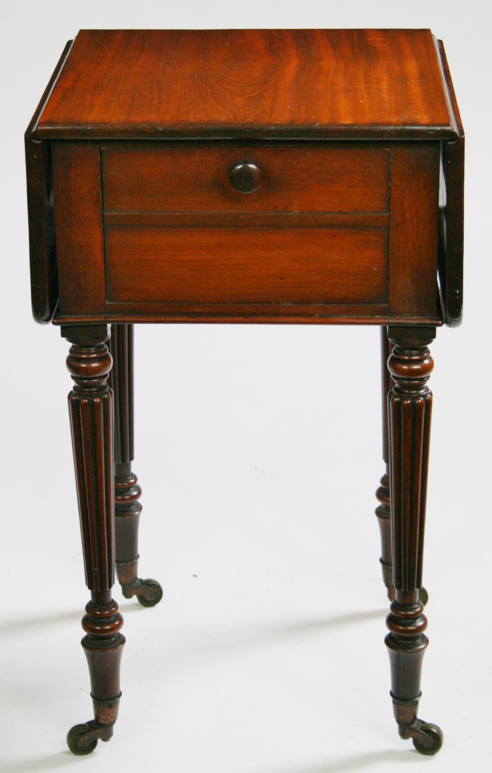 William 1V Mahogany 'Gillows Style' Drop Leaf Bedside Table.