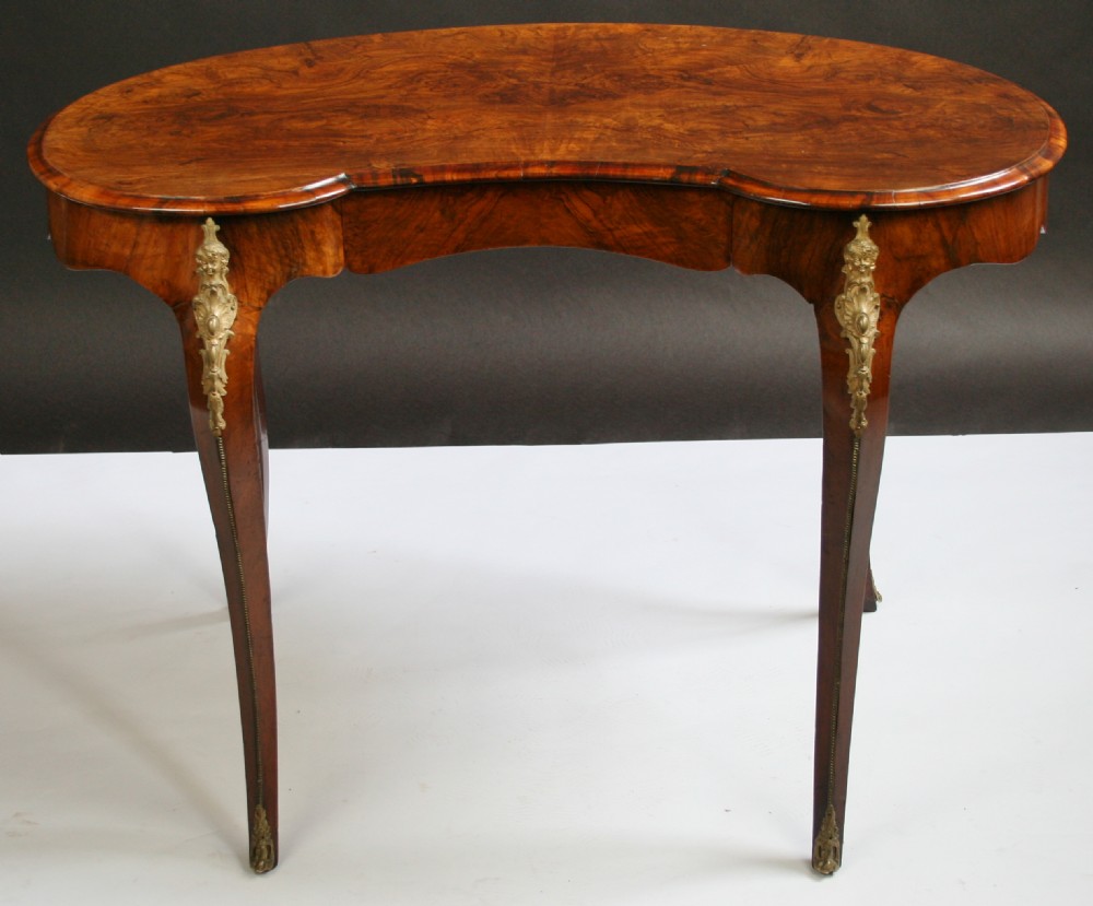 Victorian Figured Walnut Kidney Shaped 1 Drawer Centre Table.