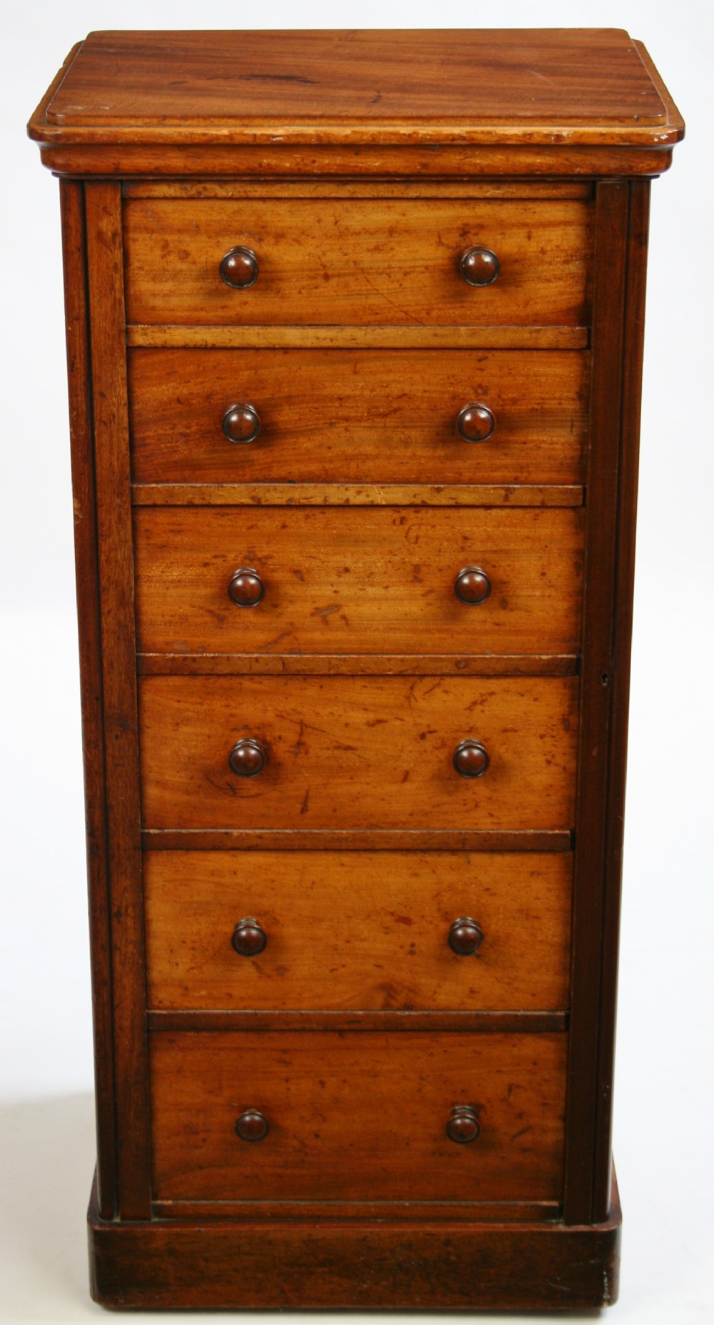 Victorian Mahogany 6 Drawer Wellington Chest by C.Hindley & Sons.