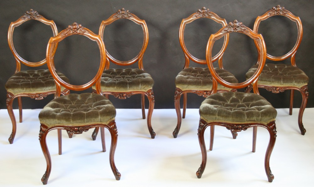 Good Quality Victorian Walnut Set of 6 Chairs on Cabriole Legs.