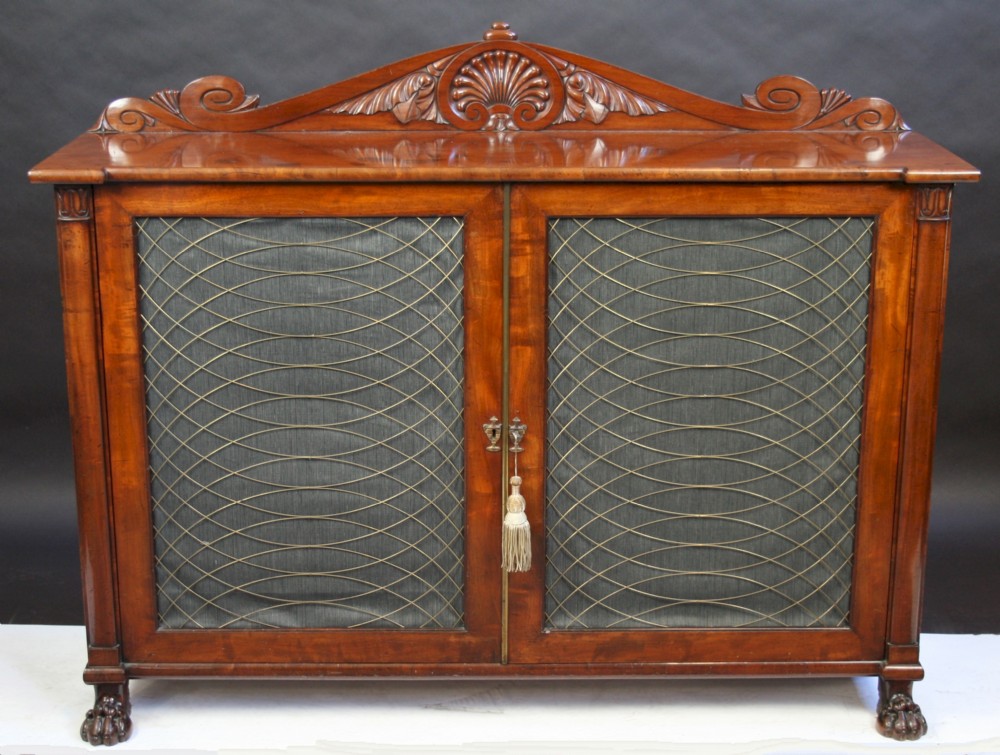 Fine Quality Regency Mahogany 2 Door Side Cabinet.
