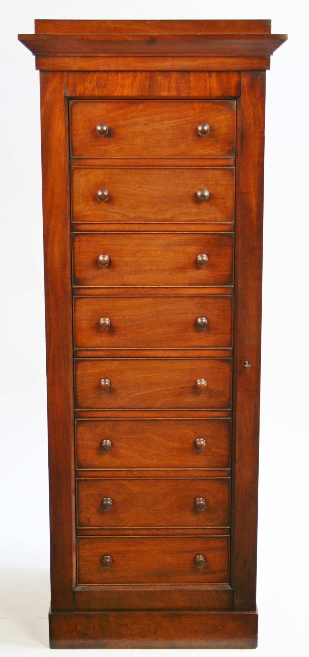 Victorian Mahogany 8 Drawer Wellington Chest.
