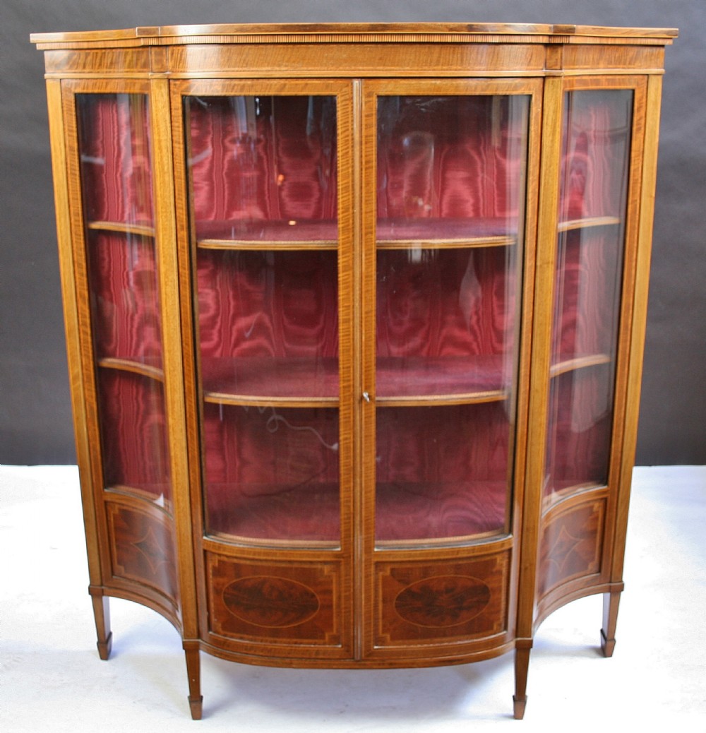 Good Quality Edwardian Inlaid Mahogany Shaped Front Display Cabinet.