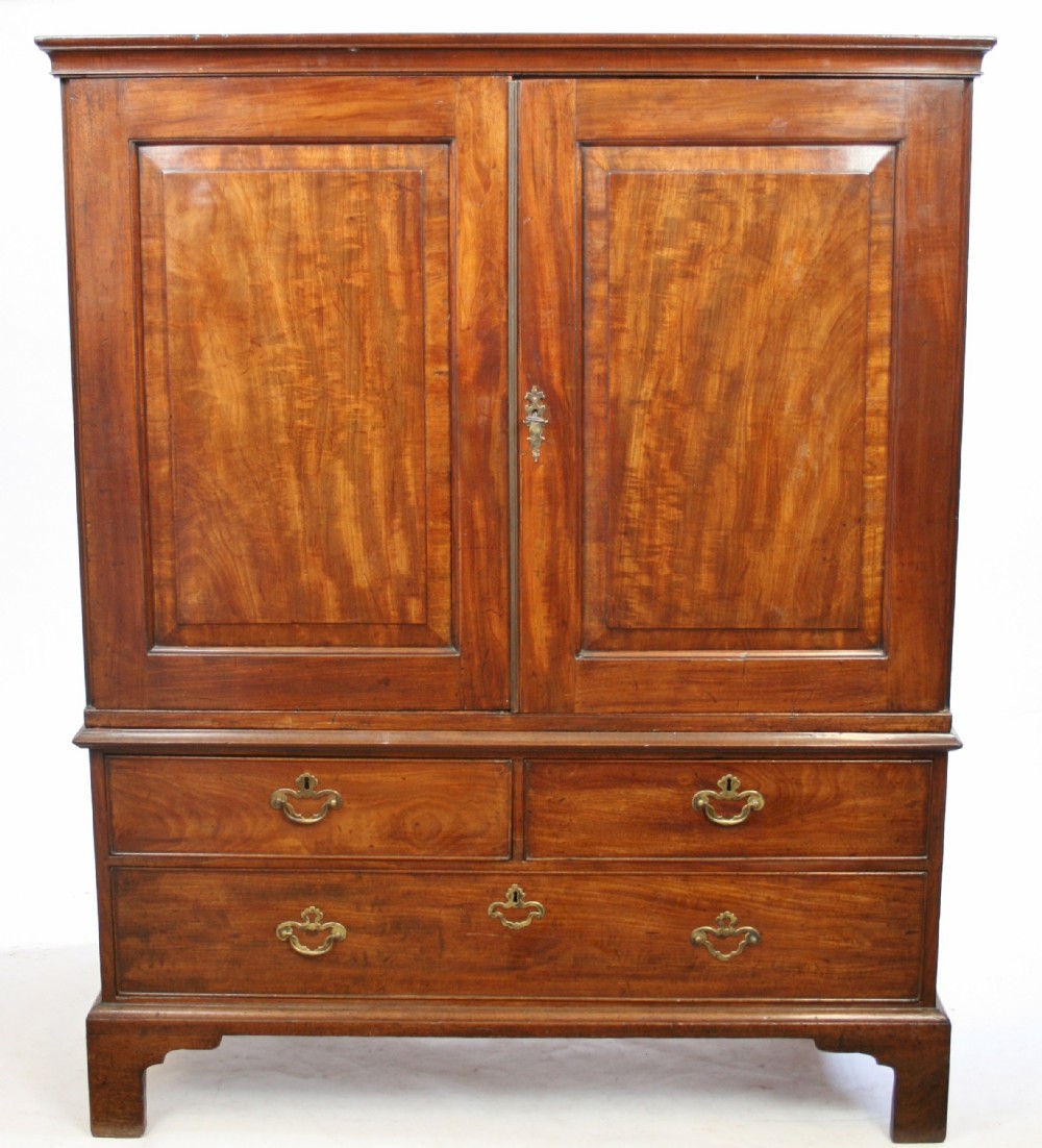 George 11 Mahogany Dwarf Linen Press with 5 Internal Sliding Trays.