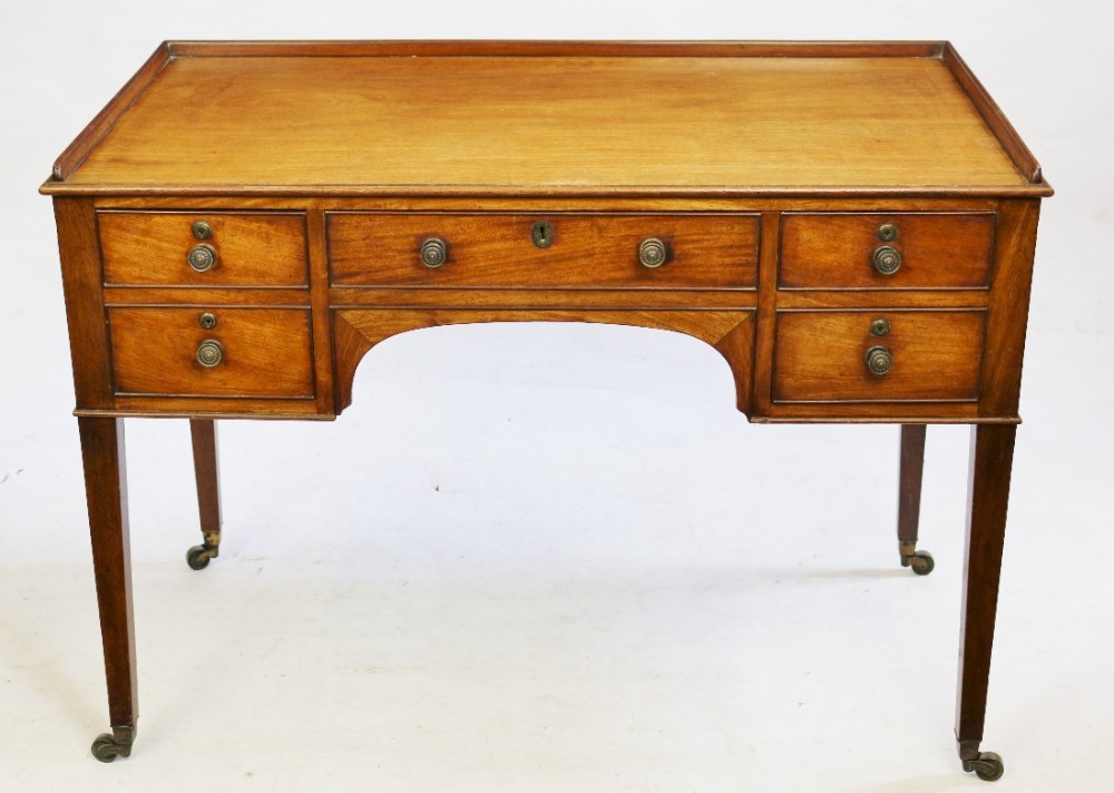 George 1V Mahogany 4 Drawer Kneehole Side Table