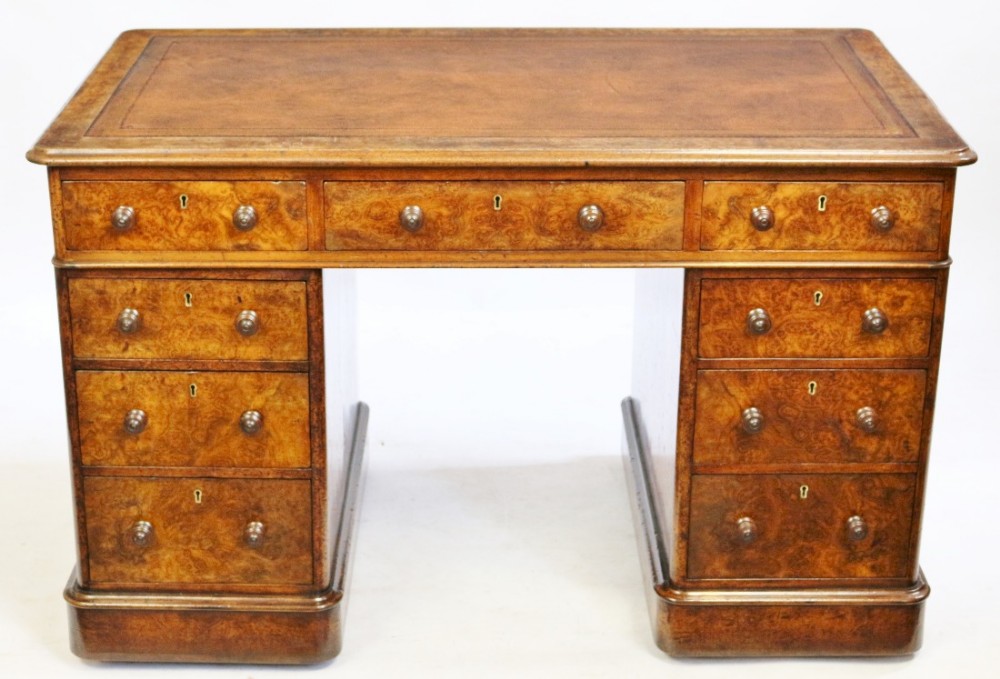 Good Quality Victorian Figured Walnut 3 Part 9 Drawer Kneehole Desk