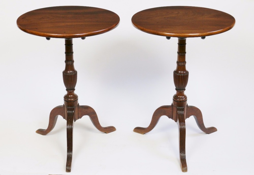 George 111 Mahogany Pair of Tilt Top Circular Tripod Tables
