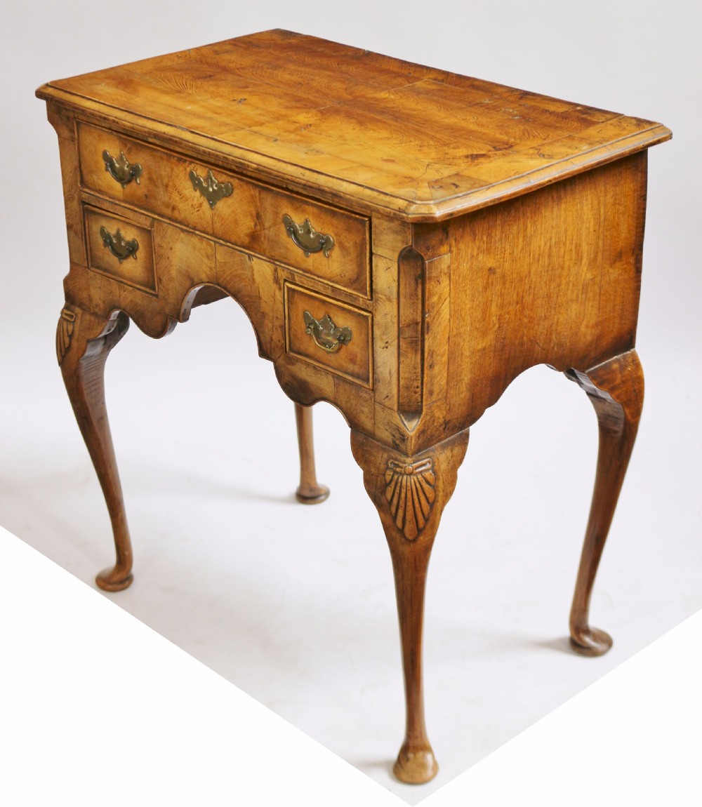 Fine Early 20thC Copy of a George 11 Figured Walnut 4 Drawer Lowboy View V