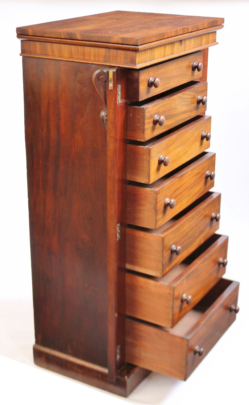 Fine Quality Victorian Mahogany 7 Drawer Wellington Chest with Compartment Top View IV