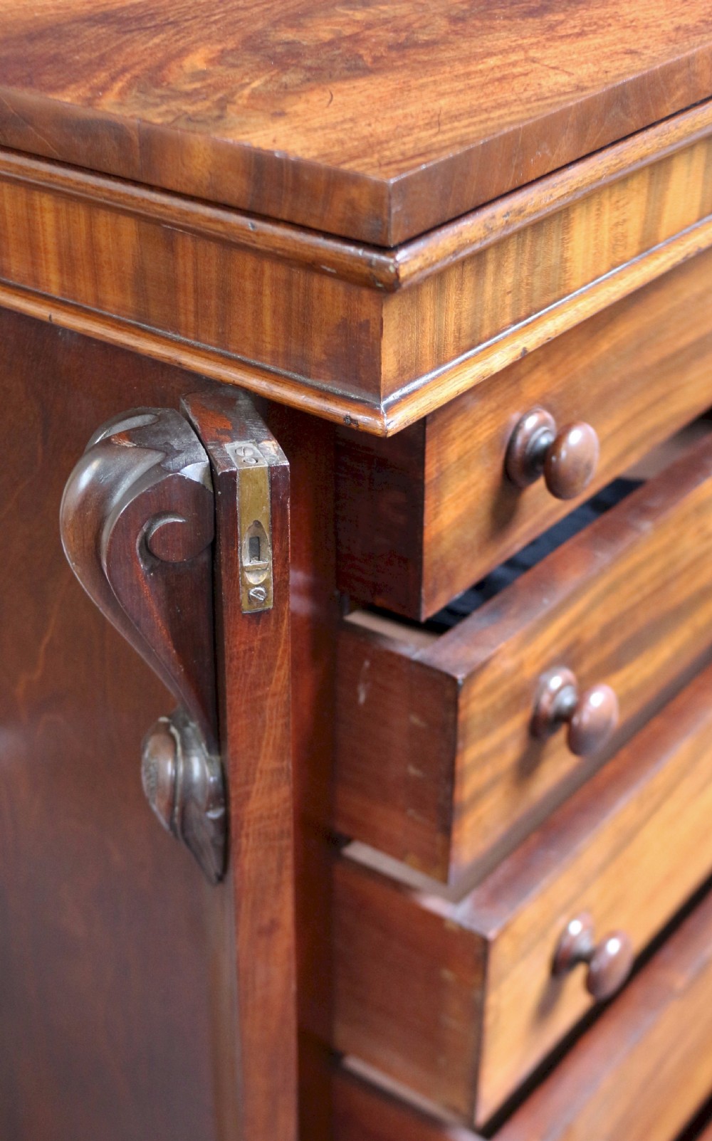 Fine Quality Victorian Mahogany 7 Drawer Wellington Chest with Compartment Top View IX