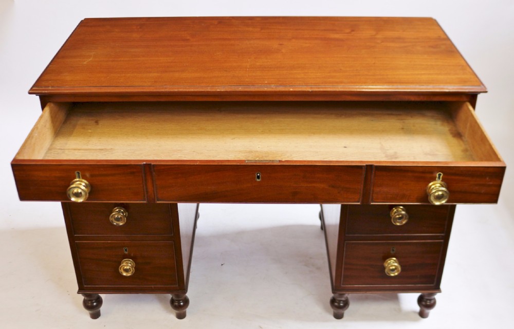 Fine Quality George 111 Mahogany 7 Drawer Kneehole Dressing Table View II