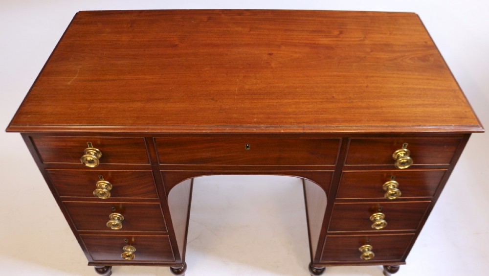 Fine Quality George 111 Mahogany 7 Drawer Kneehole Dressing Table View III