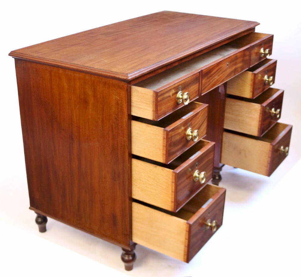 Fine Quality George 111 Mahogany 7 Drawer Kneehole Dressing Table View IV