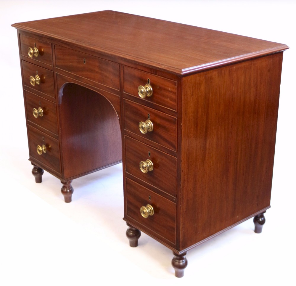 Fine Quality George 111 Mahogany 7 Drawer Kneehole Dressing Table View V