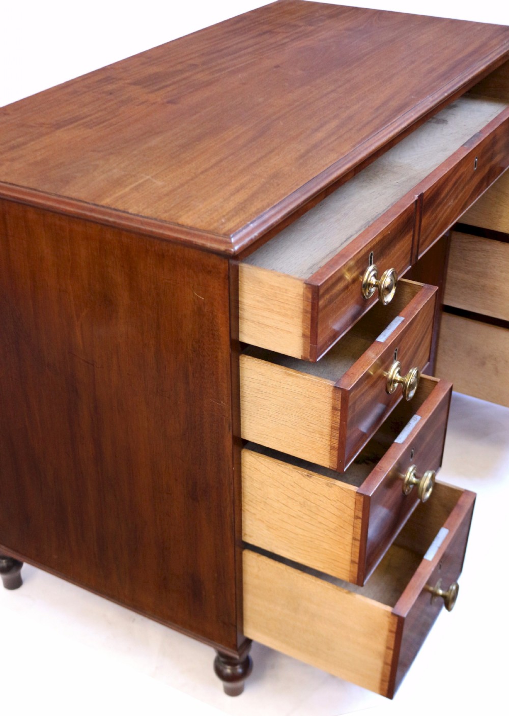 Fine Quality George 111 Mahogany 7 Drawer Kneehole Dressing Table View VII