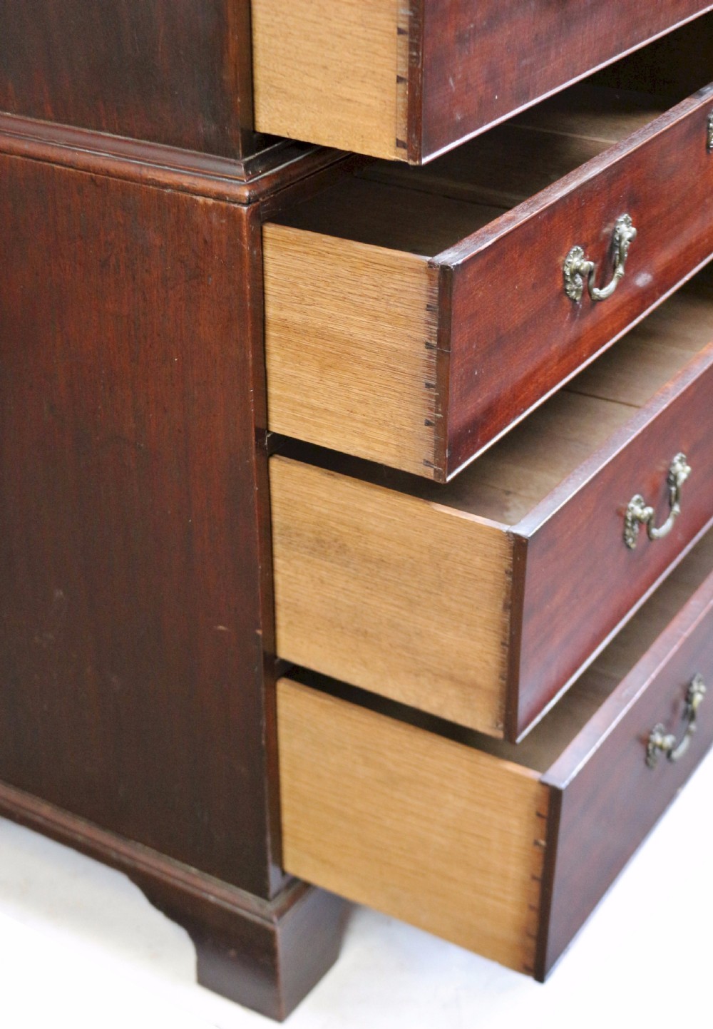 Fine Quality George 111 Mahogany Chest on Chest View VI