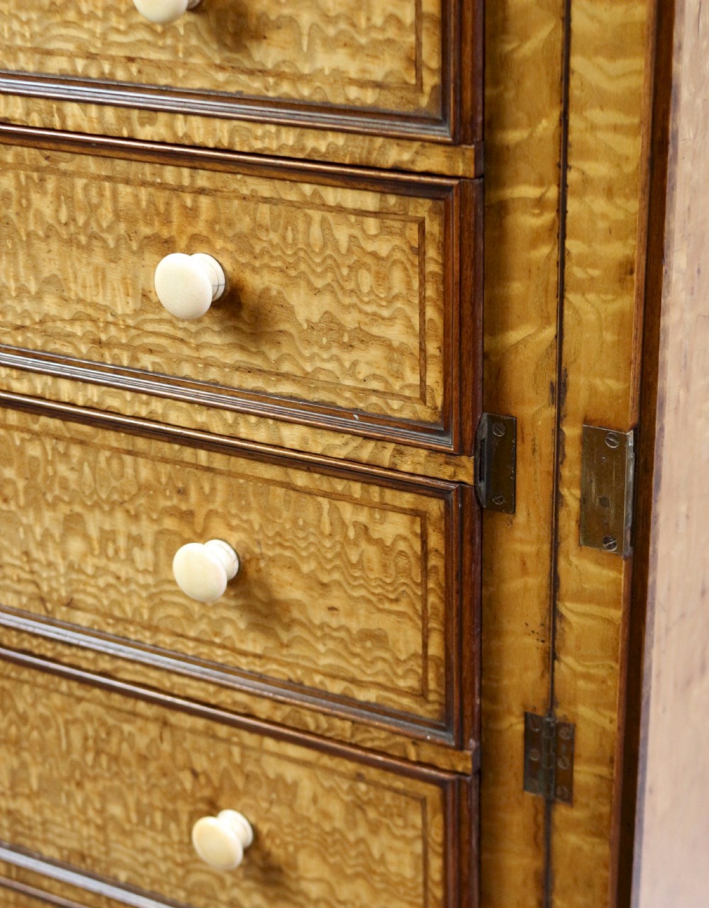 Fine Quality Early Victorian Hungarian Ash 7 Drawer Wellington Chest View IX