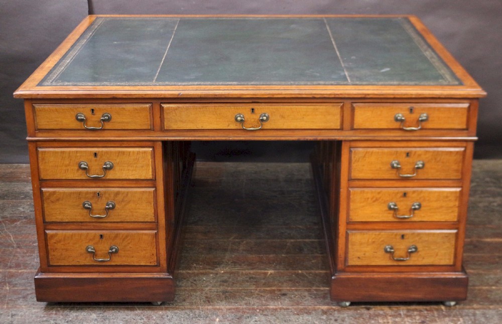 Late 19C Mahogany 3 Part 18 Drawer Partners Kneehole Desk